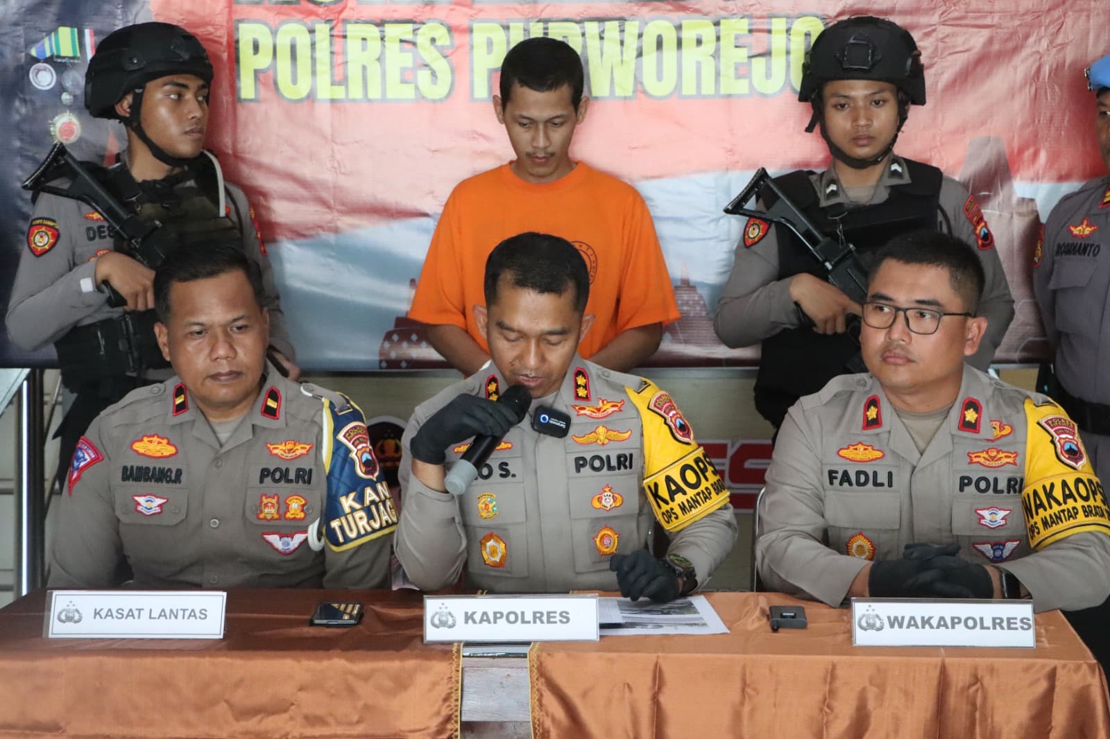 Konsumsi Miras Sebelum Berkendara, Seorang Pemuda Menabrak Kakek-kakek