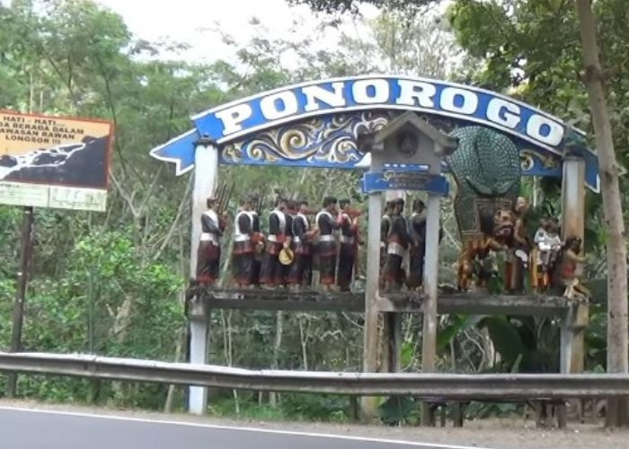 Kisah Tempat Misteri di Trenggalek: Tugu Perbatasan Ponorogo dan Trenggalek, Kisah Seram di Jalur Angker