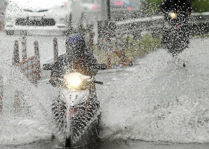 BMKG Mengeluarkan Peringatan Dini: Waspadai Peningkatan Cuaca Ekstrem dan Siklon Tropis Hingga Awal Pekan Depan Akibat Super New Moon