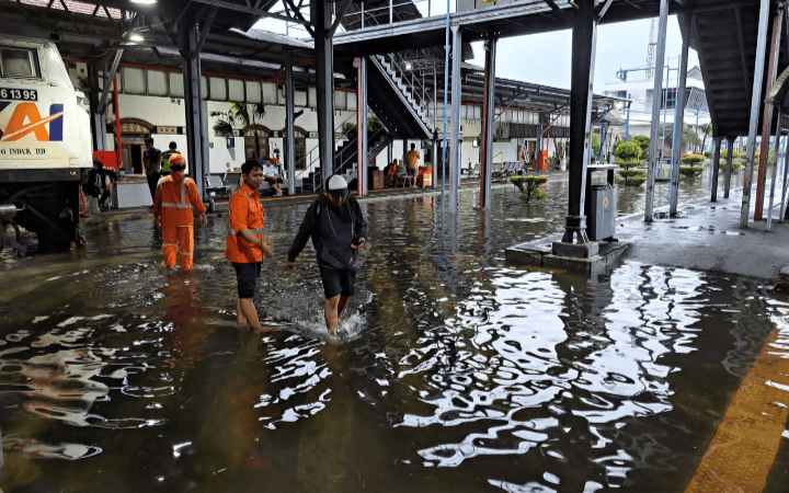 Waspada Banjir! Ini Tips Agar Terhindar dari Kesetrum Listrik Saat Banjir Melanda Rumah Anda