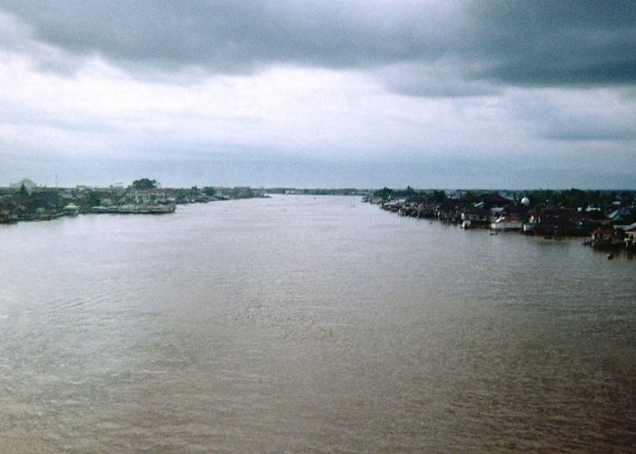 Menyusuri Sungai Angker di Indonesia: Sungai Kapuas, Misteri Tersembunyi di Jalur Air Terpanjang di Kalimantan