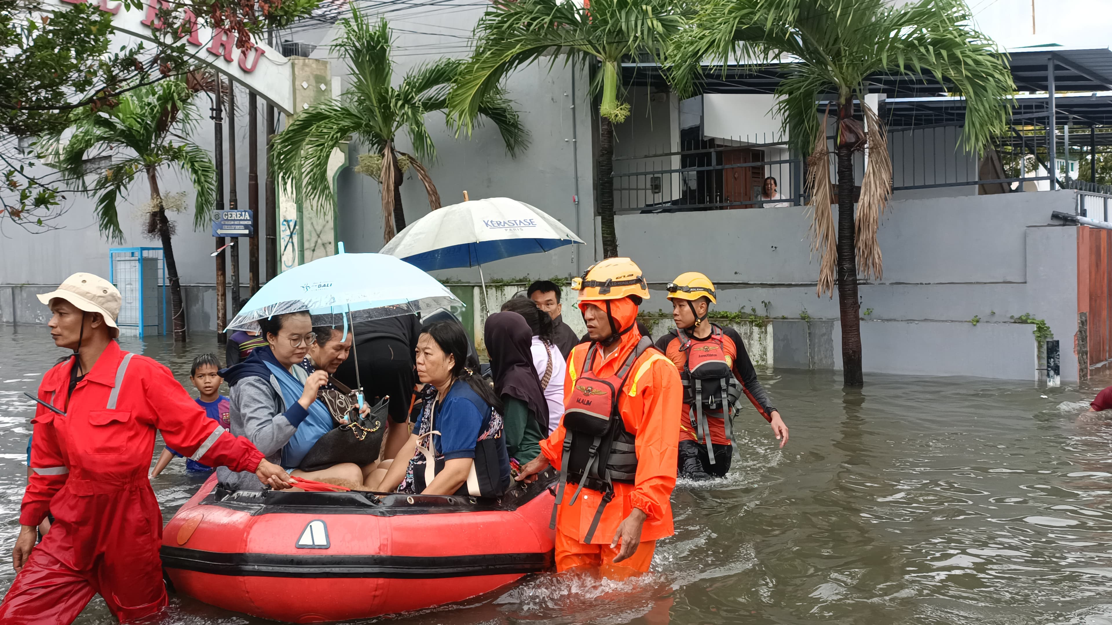Banjir Besar Semarang: Ratusan Warga Dievakuasi, Mangkang, Genuk, Muktiharjo Kidul, dan Tlogosari Kulon Paling Parah
