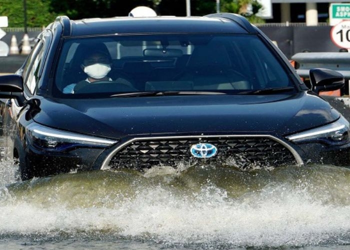 Pentingnya Perawatan Oli Transmisi Mobil: Perlukah Menguras Oli Transmisi Setelah Menerjang Banjir?
