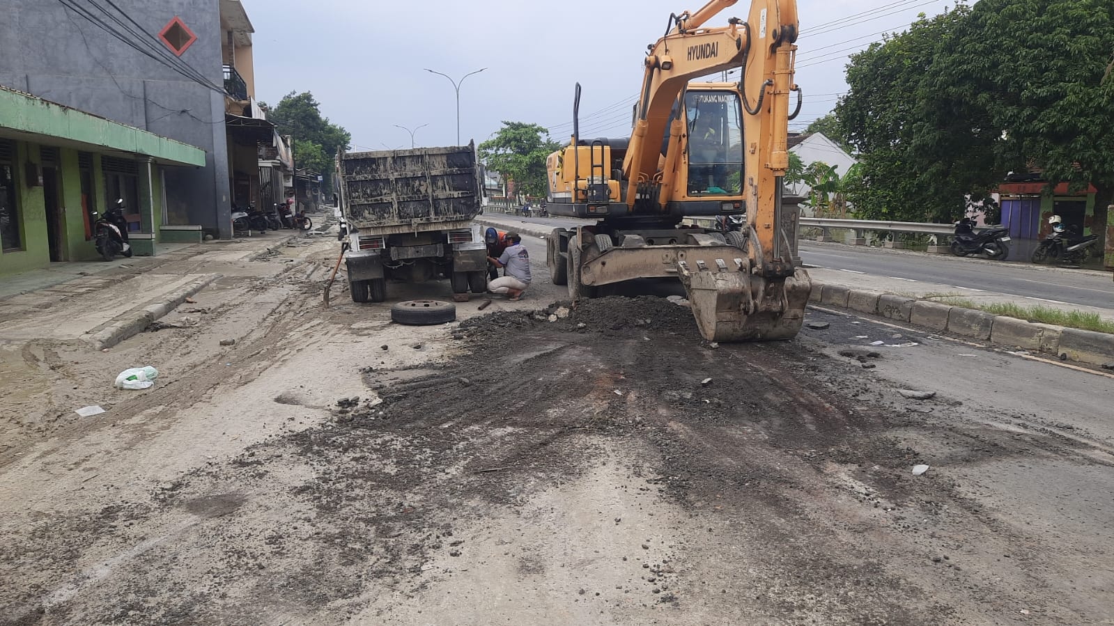 Mudahkan Pemudik, Jalan Pantura Trengguli Demak Kudus Sedang Diperbaiki Pasca Bencana Banjir