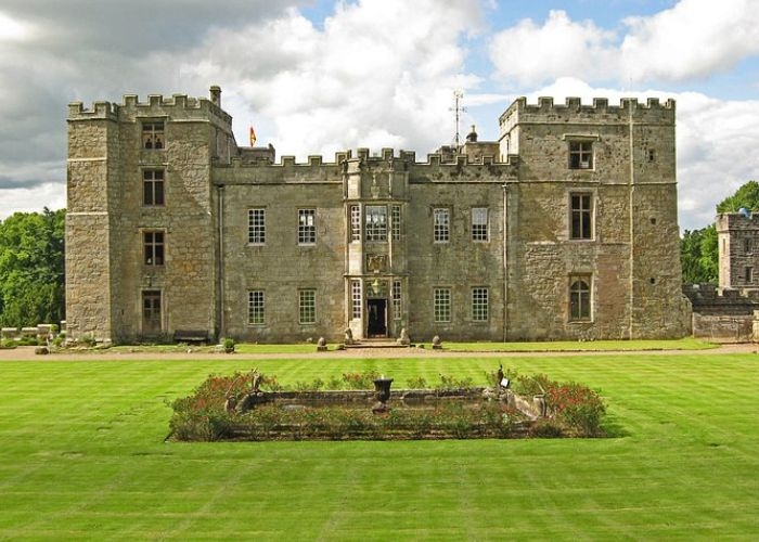 Mengulas Istana Paling Angker di Dunia: Misteri Kastil Chillingham, Kehadiran Penampakan Misterius di Balik Dinding-Dindingnya