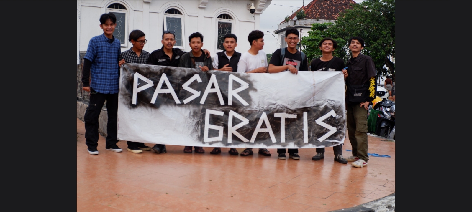 Pemuda Semarang Ini Gelar Pasar Gratis, Protes Bansos tak Merata dan Harga Terus Naik