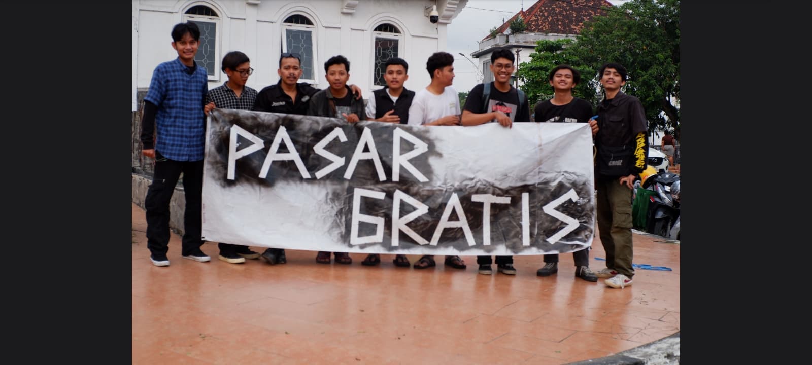 Pemuda Semarang Ini Gelar Pasar Gratis, Protes Bansos tak Merata dan Harga Terus Naik