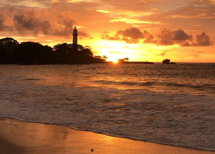 Eksplorasi Keindahan Pantai Tersembunyi di Indonesia: Rekomendasi 5 Pantai Tercantik di Kabupaten Garut, Jawa Barat