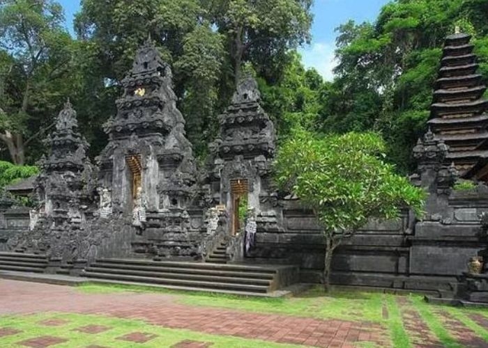Kisah Angker Beberapa Destinasi di Pulau Bali: Komplek Candi Karangasem, Mengungkap Kisah Misteri dan Kekayaan Spiritual