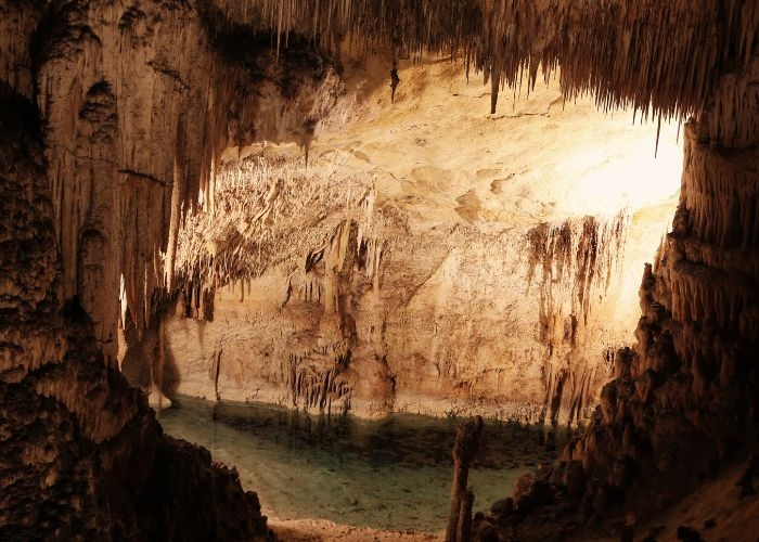 Kisah Angker serta Misteri Goa Desa Lulut: Sebuah Legenda Angker di Kawasan Gunung Putri, Bogor