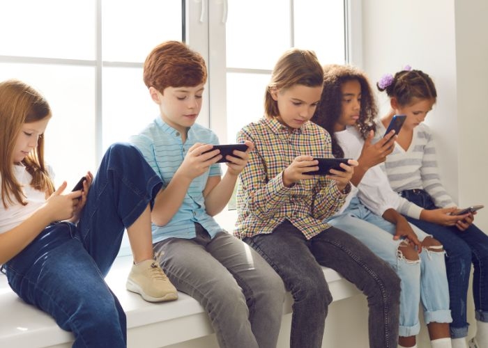 Mengenal Generasi Alpha, Generasi yang Lebih Pintar dari Orang Tua Mereka? Ini Tiga Fakta Unik yang Melekat Pada Generasi Ini!