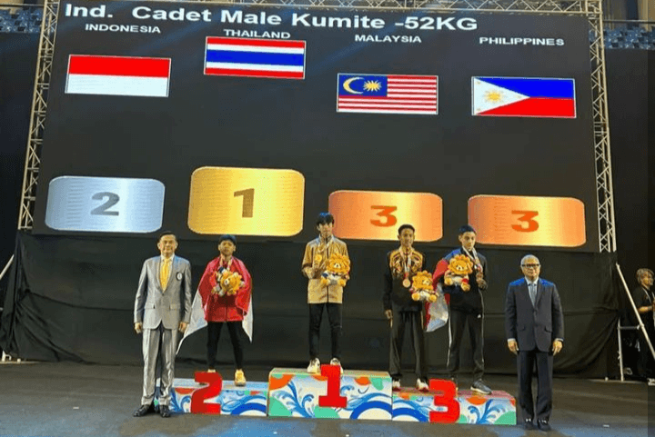 Atlet Karate Asal Jepara Felicx Parlindungan Sinaga Berhasil Bawa Pulang Medali Perak dari Ajang Kompetisi Karate Tingkat Asia Tenggara