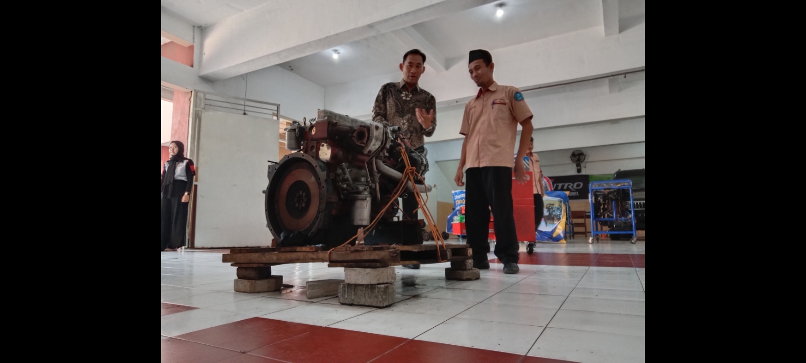 PT DCM Berikan Mesin Bus untuk SMK Tlogosari, Ini Tujuannya