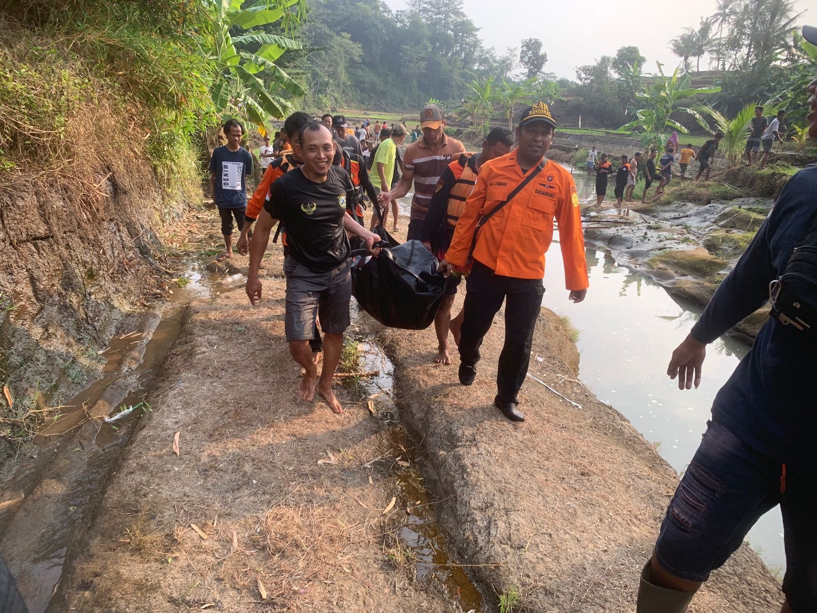 Tragedi di Sungai Desa Pancur Mayong: Seorang Pria Meninggal Saat Menyelam Mencari Ikan