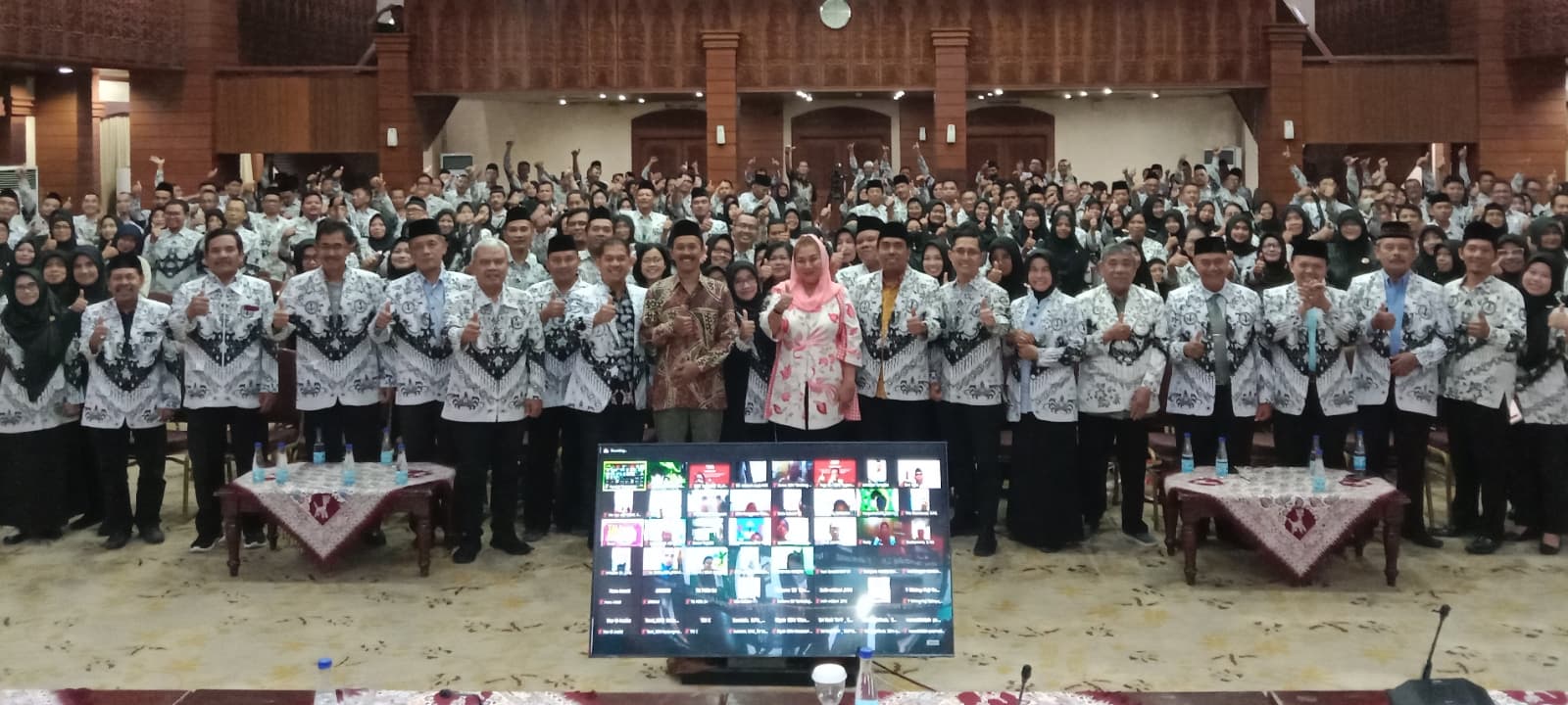 Umumkan Libur Tanpa Mengurangi Hak Cuti, Mbak Ita Disambut Sorak Gembira Ribuan Guru