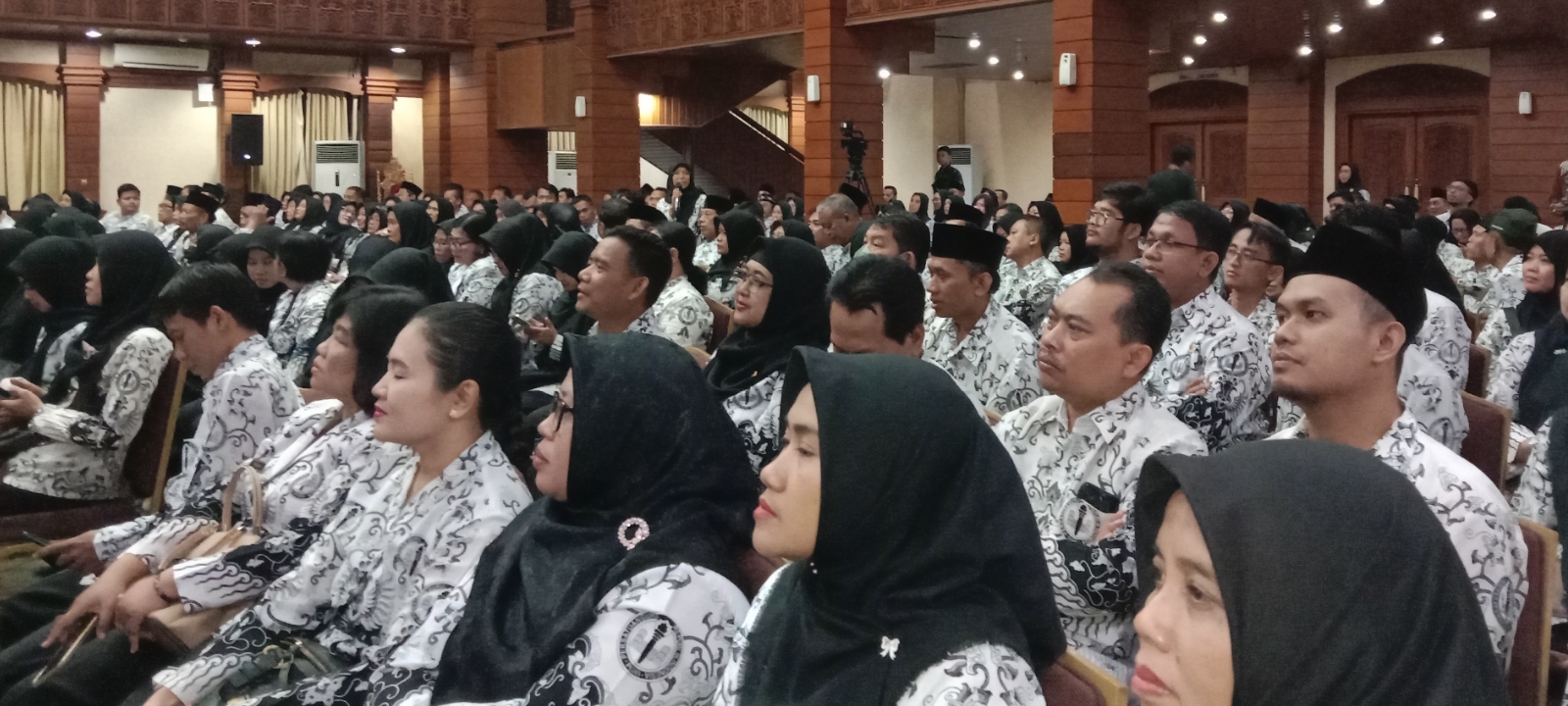 Tingkatkan Profesionalitas Guru Jelang PPDB, Disdik dan PGRI Semarang Gelar Seminar Nasional