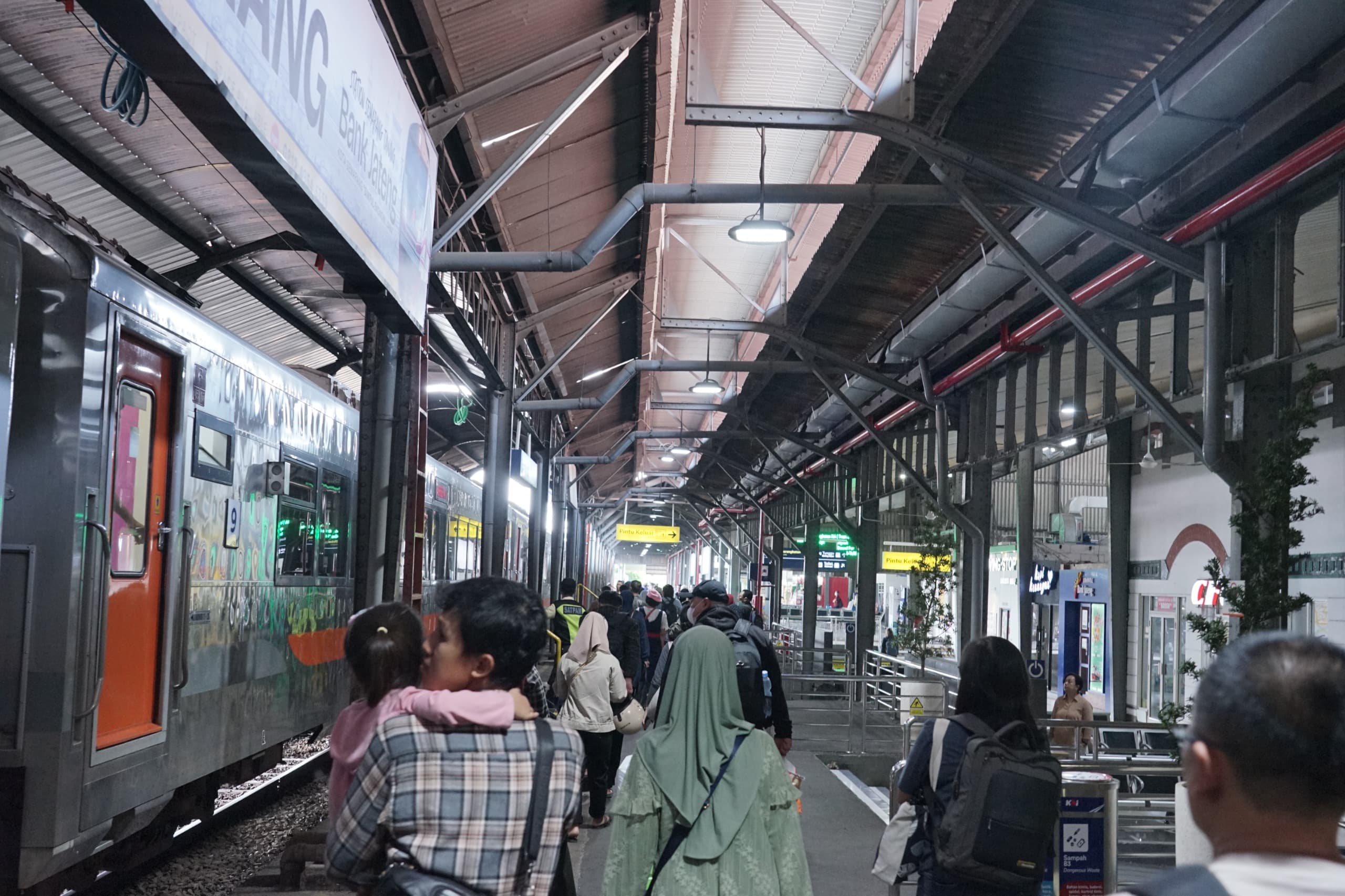 Lonjakan Penumpang KA Arus Balik Liburan Idul Adha 2024: KAI Catat Peningkatan Signifikan