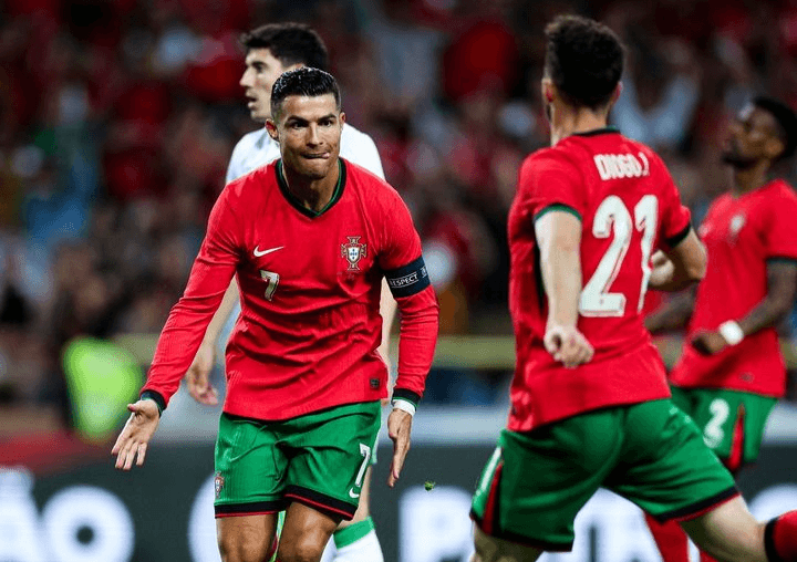 Cristiano Ronaldo Catatkan Rekor Baru Sebagai Pemain dengan Partisipasi Terbanyak di Turnamen Final EURO