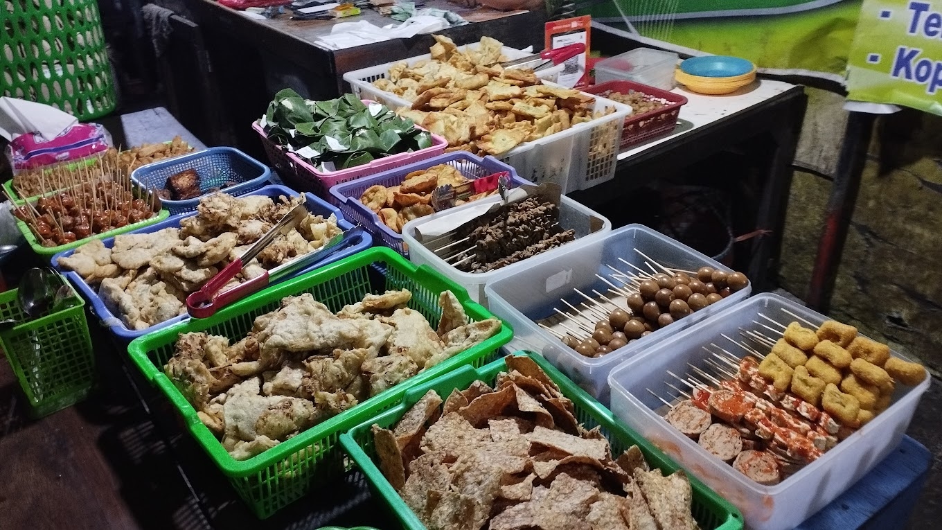 Menikmati Kuliner Anti Garing dengan Harga Mahasiswa: Rekomendasi 4 Angkringan di Semarang yang Ga Bikin Kantong Jebol