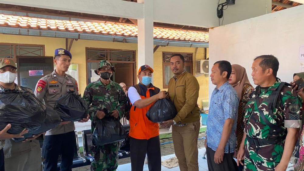 BPBD Batang Distribusikan 271 Paket Sembako untuk Korban Gempa di 26 Desa