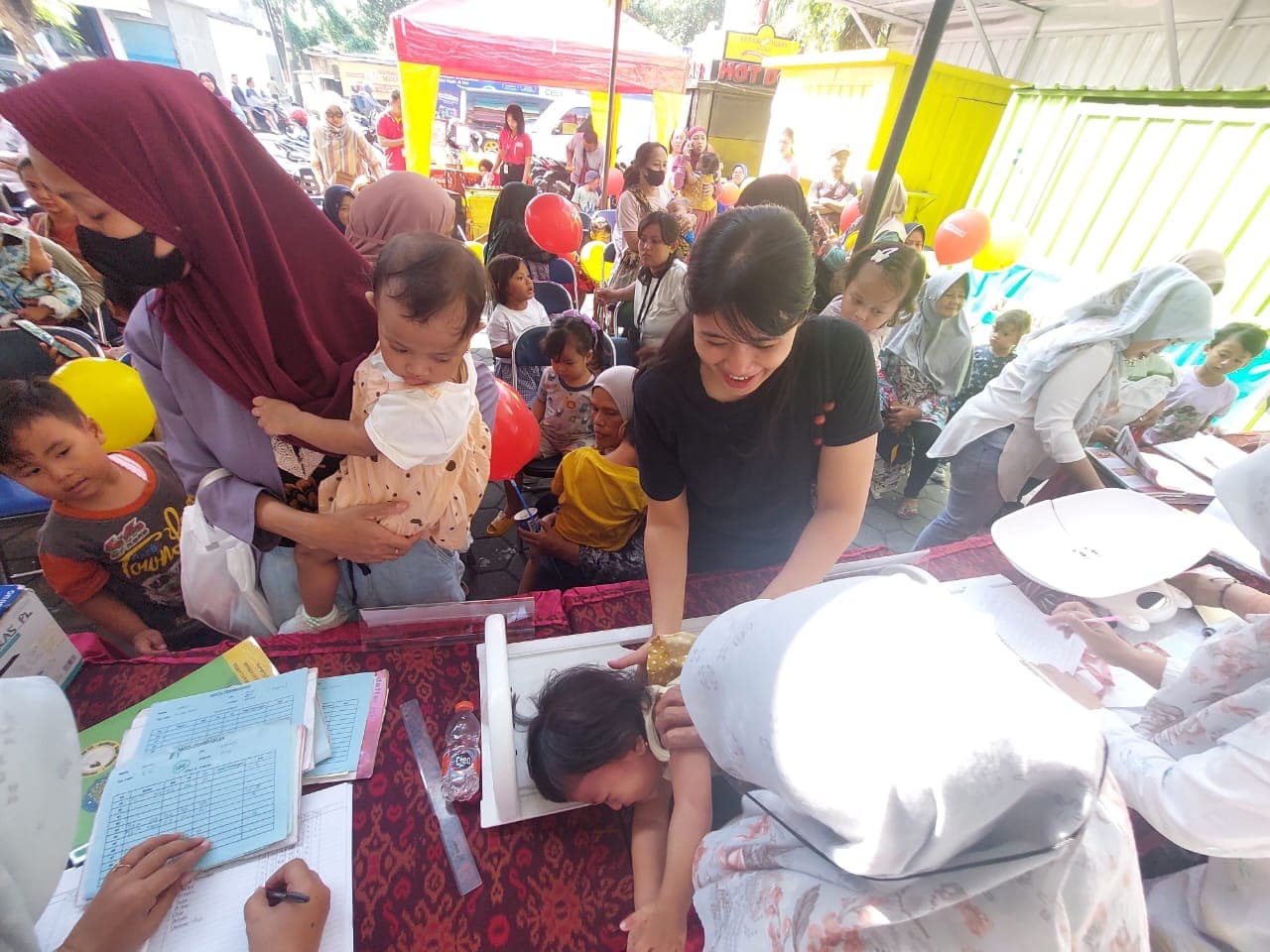 Alfamart dan Sweety Dry X-Pert Jalankan Posyandu Untuk 25.000 Anak dan Balita