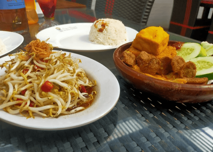 Sedang Plesiran di Kota Kudus, Ini 5 Tempat Makan Siang yang Rasanya Enak dan Harganya Masuk Akal