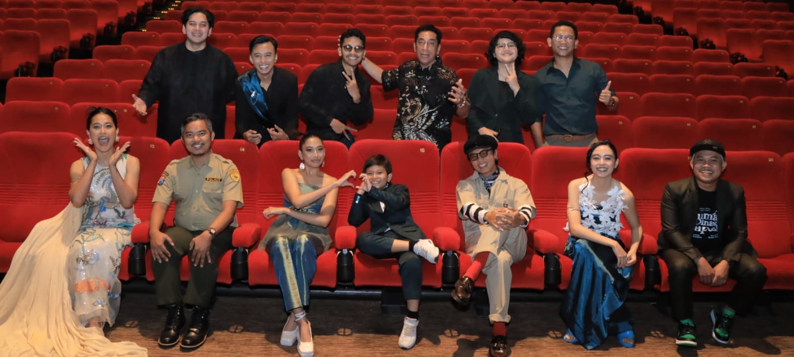 Absurd Banget, Takut Tapi Bisa Tertawa Ngakak, Cuma Ada di Film Horor Komedi Rumah Dinas Bapak