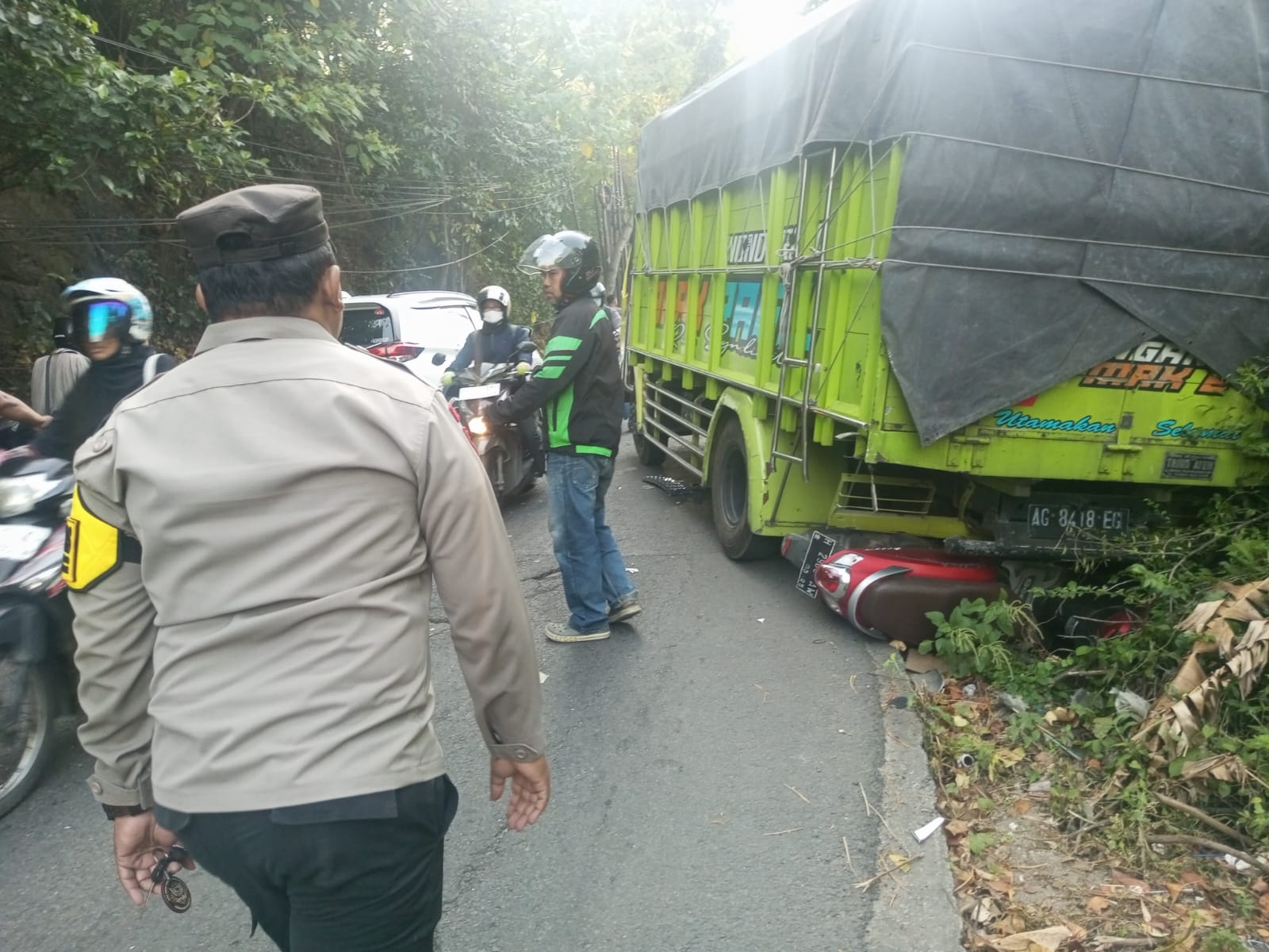 Kecelakaan Beruntun di Tanjakan Unika, Truk Asal Kediri Bermuatan Beras Gagal Nanjak Lindas Dua Kendaraan Bermotor