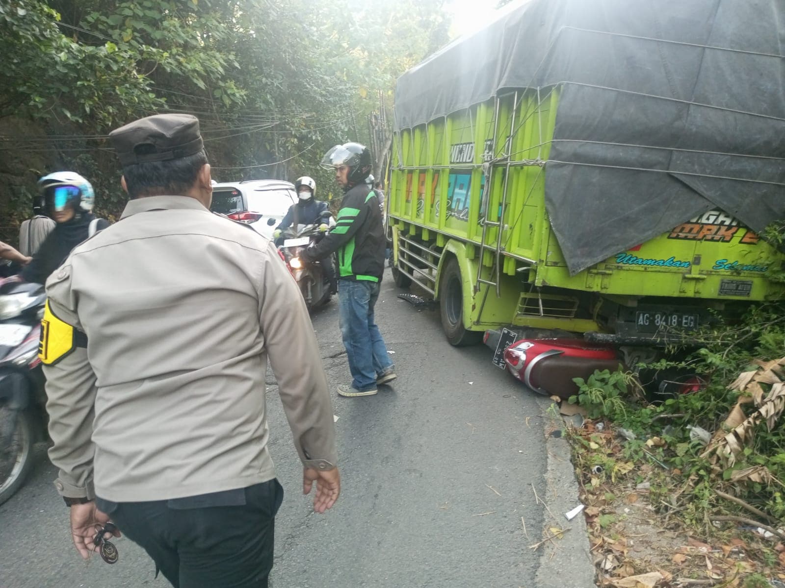 Kecelakaan Beruntun di Tanjakan Unika, Truk Asal Kediri Bermuatan Beras Gagal Nanjak Lindas Dua Kendaraan Bermotor
