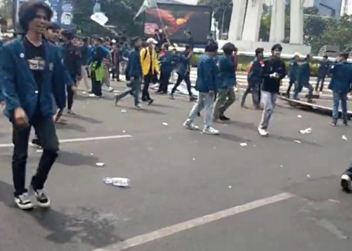 Demonstrasi Mahasiswa Semarang Menolak RUU Pilkada Berujung Ricuh, 12 Mahasiswa Dilarikan ke RS Roemani