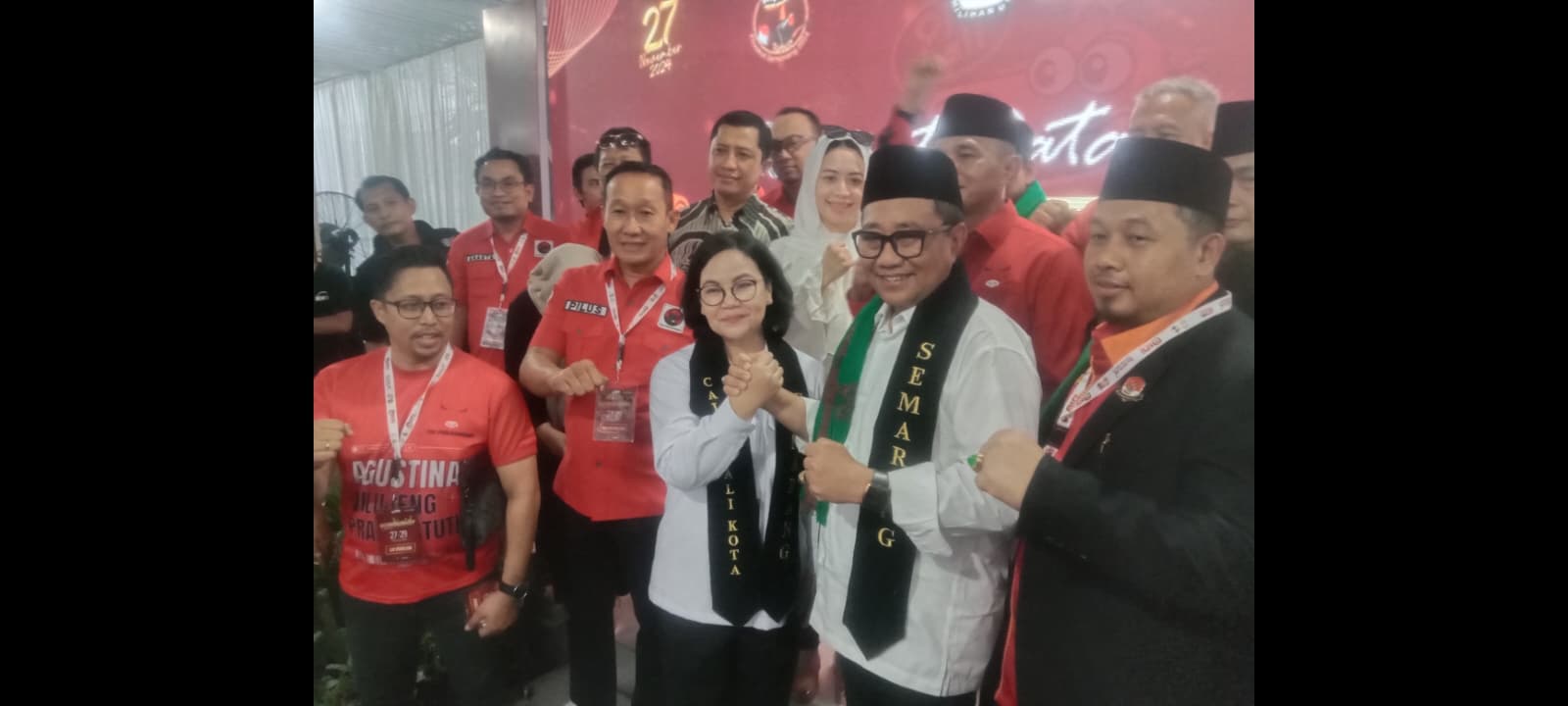 Agustina-Iswar Daftar ke KPU Diiringi Rebana, Iswar; Kami Pasangan Fiqih Kebangsaan, Masyarakat Semarang Bolone Dewe Kabeh