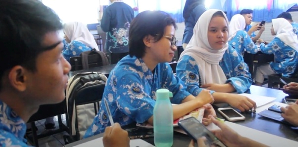HYLED 5.0: Inovasi Pembelajaran Hybrid untuk Meningkatkan Keterampilan Menulis Bahasa Inggris