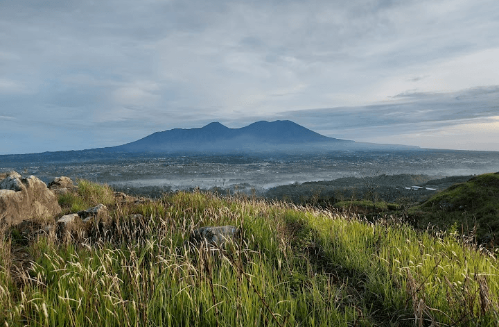 5 Hal yang Perlu Anda Tahu Sebelum Berwisata ke Gunung Karang Numpang di Sukabumi
