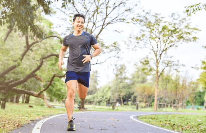 Bagi Anda yang Hobi Olahraga Lari, Ada 2 Minuman yang Wajib Anda Tahu untuk Menjaga Stamina