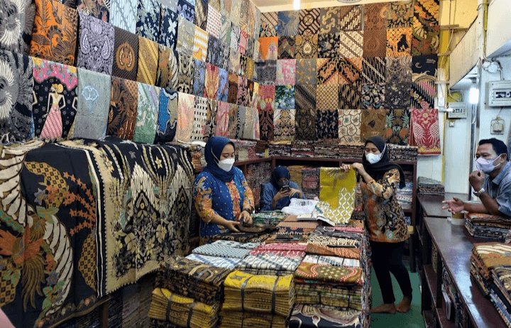 Dolan ke Solo, Jangan Lupa Mampir Beli Oleh-Oleh Batik di 5 Sentra Penjualan Batik yang Ada Di Kota Solo Berikut Ini
