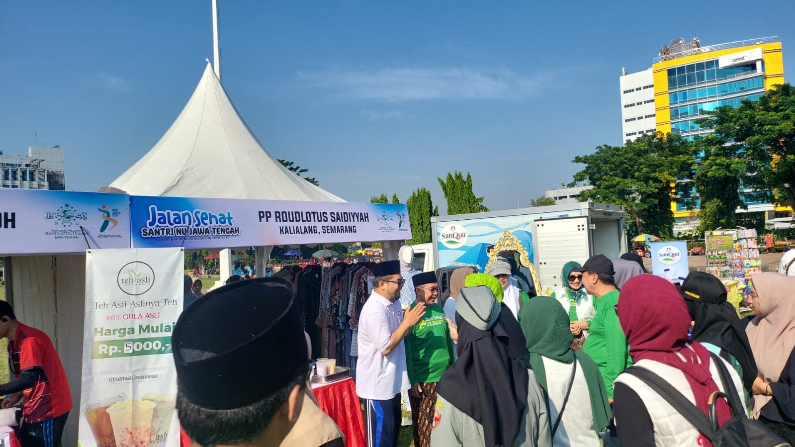 Jalan Sehat Santri NU Jawa Tengah Diramaikan Puluhan Bazar UMKM yang Dikelola Pondok Pesantren