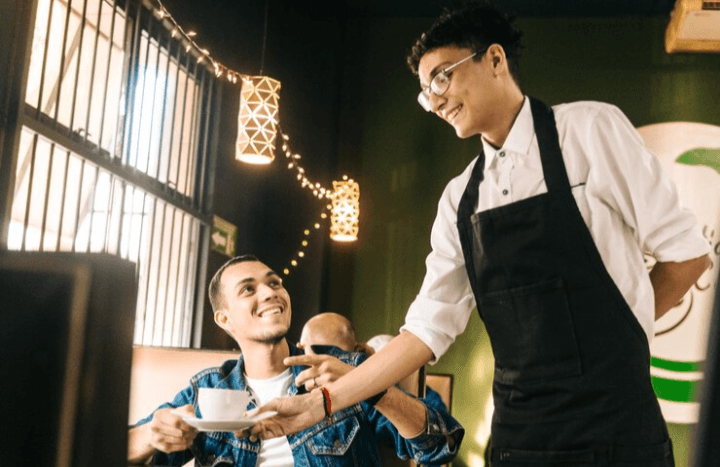 Lowongan Kerja Terbaru Area Semarang November 2024, Waiter Restoran untuk Lulusan SMA atau Sederajat