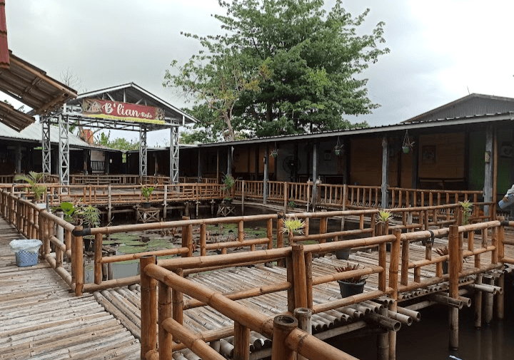 Rekomendasi Kuliner Seputar Pantura: Coba Sensasi Makan Seafood di Atas Rawa di B’lian Resto