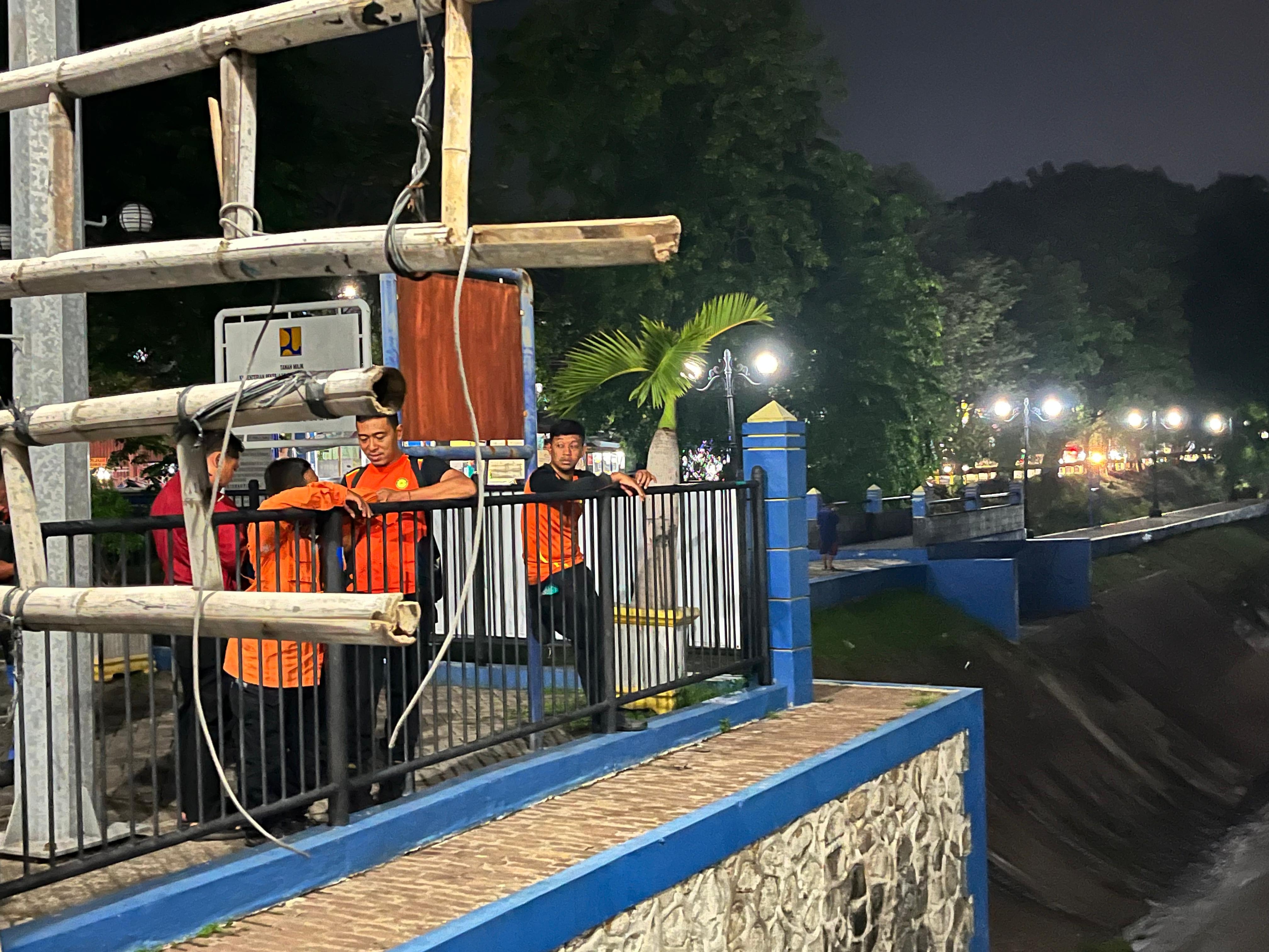 Mahasiswa Pelayaran Hanyut di Sungai Kaligarang, Pencarian Masih Berlanjut