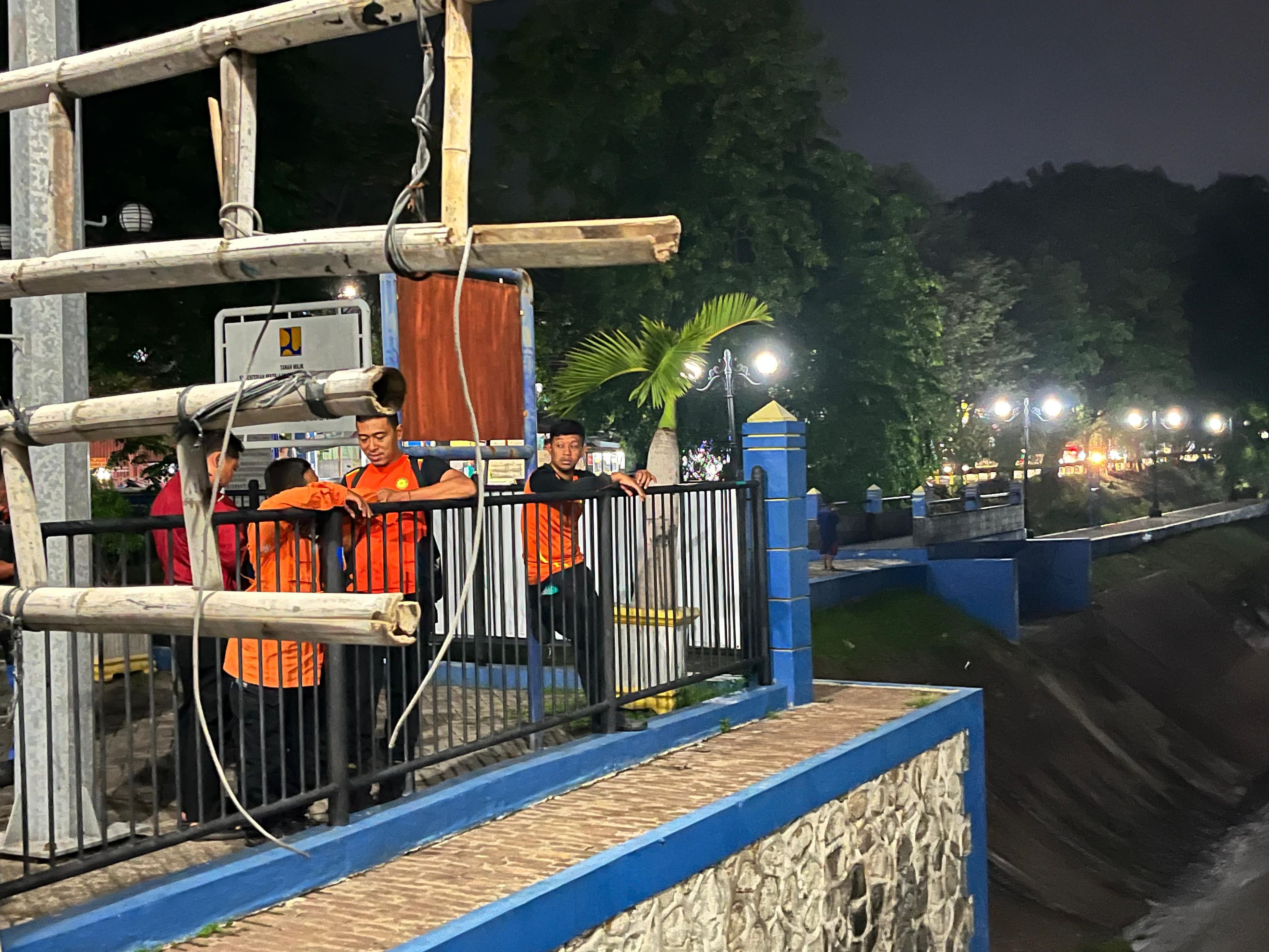 Mahasiswa Pelayaran Hanyut di Sungai Kaligarang, Pencarian Masih Berlanjut