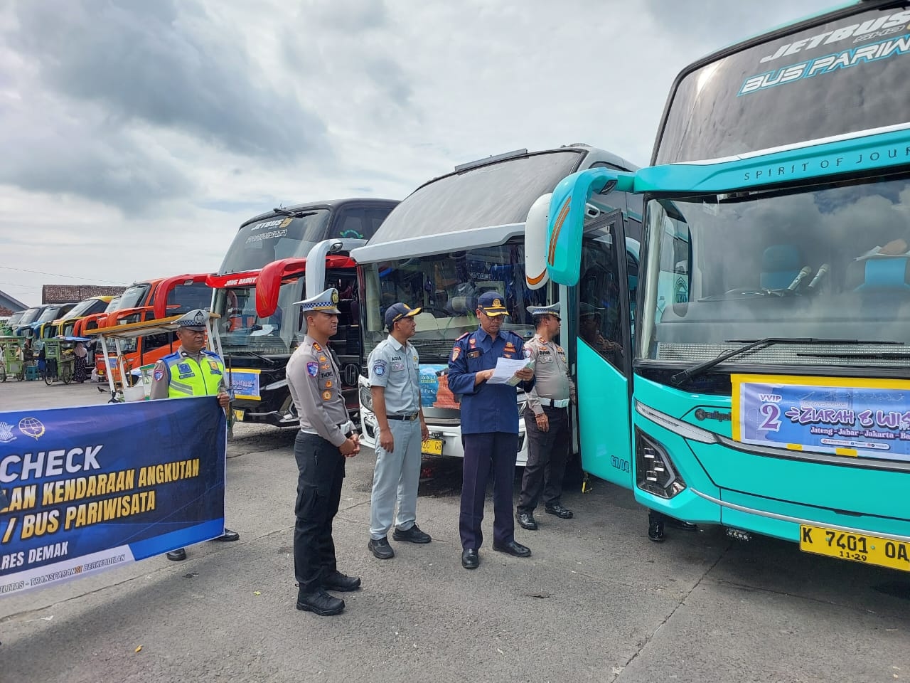 Jelang Nataru Satlantas Polres Demak dan Dishub Lakukan Ramp Check Kendaraan