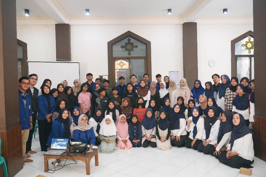 Remaja Masjid Al Gufron Kalipancur Dibekali Informasi Bahaya Seks Bebas di Seminar Edukasi
