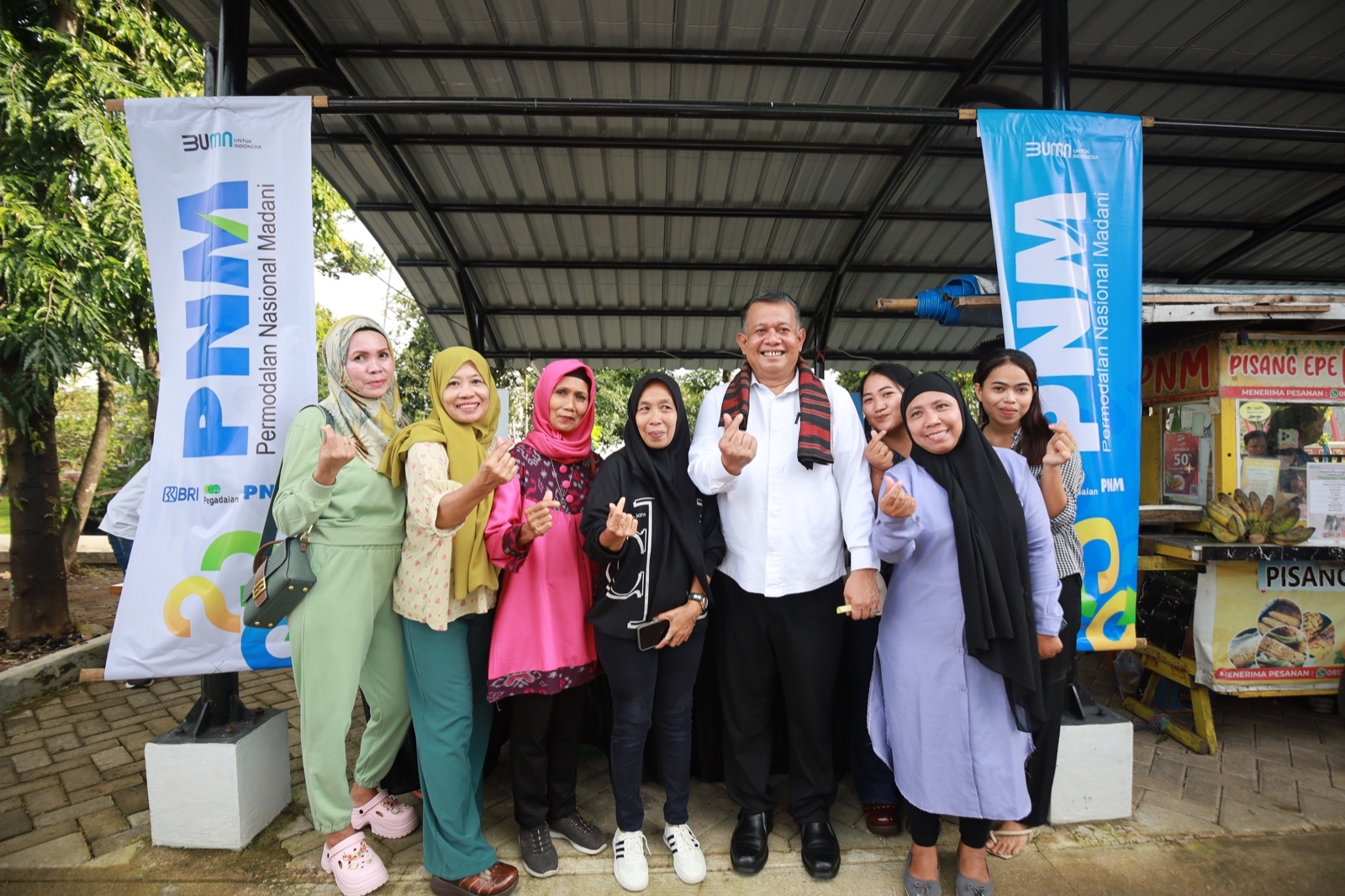 Dari Limbah Jadi Berkah: Kisah Inspiratif Ibu-Ibu Makassar Ubah Sampah Jadi Ladang Cuan Berkat Pendampingan PNM Mekaar