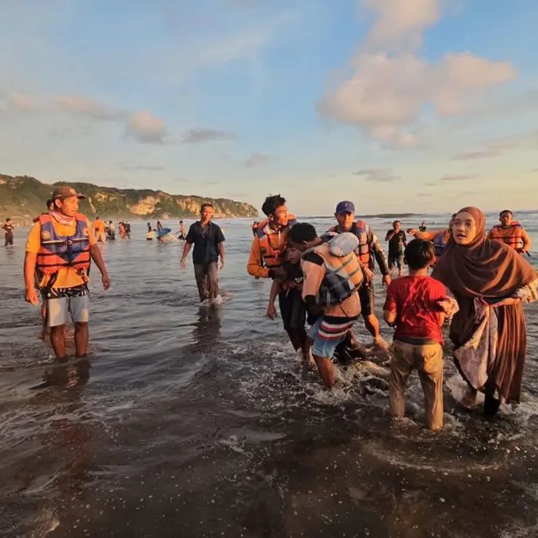 3 Wisatawan Asal Semarang Terseret Ombak Pantai Parangtritis