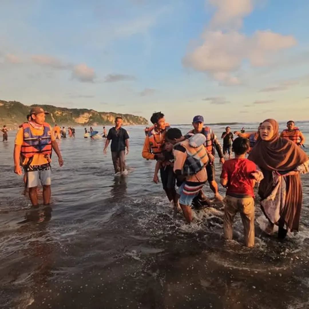 3 Wisatawan Asal Semarang Terseret Ombak Pantai Parangtritis