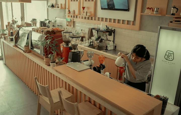 Ini 10 Pilihan Kedai Kopi Mantap Buat Nongkrong dan Meeting di Daerah Gresik, Ajakin Kolega dan Bestie mu Kesini