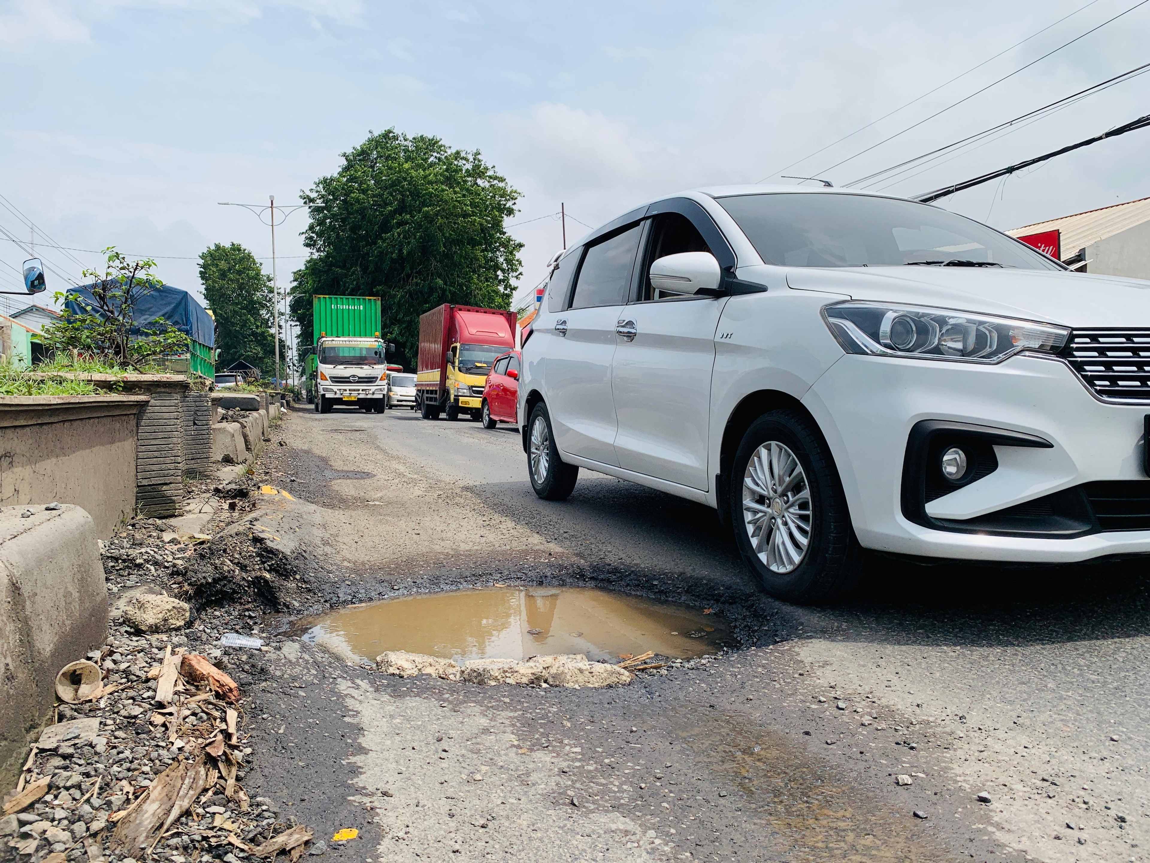 Jalur Pantura Kendal Banyak yang Berlubang, Ganggu Arus Wisata dan Logistik