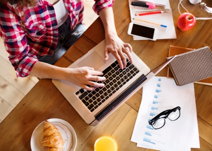 Tips Mahasiswa! 3 Rahasia Cepat Selesaikan Skripsi Tanpa Stres: Dari Persiapan Waktu, Persiapan Bahan Hingga Kopi Ajaib!