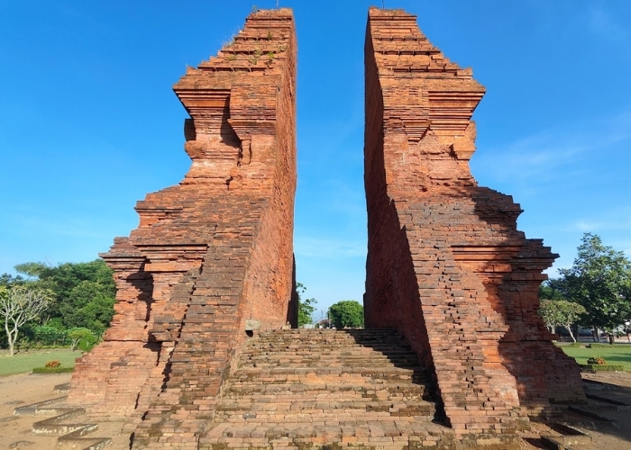 Kisah Sejarah! Gapura Wringin Lawang: Jejak Kejayaan Kerajaan Majapahit yang Masih Kokoh Hingga Kini!