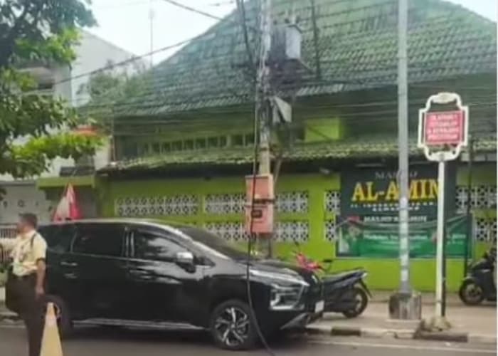 Kemacetan Parah di Semarang: Kabel Listrik Putus dan Arus Pengalihan Jadi Penyebab